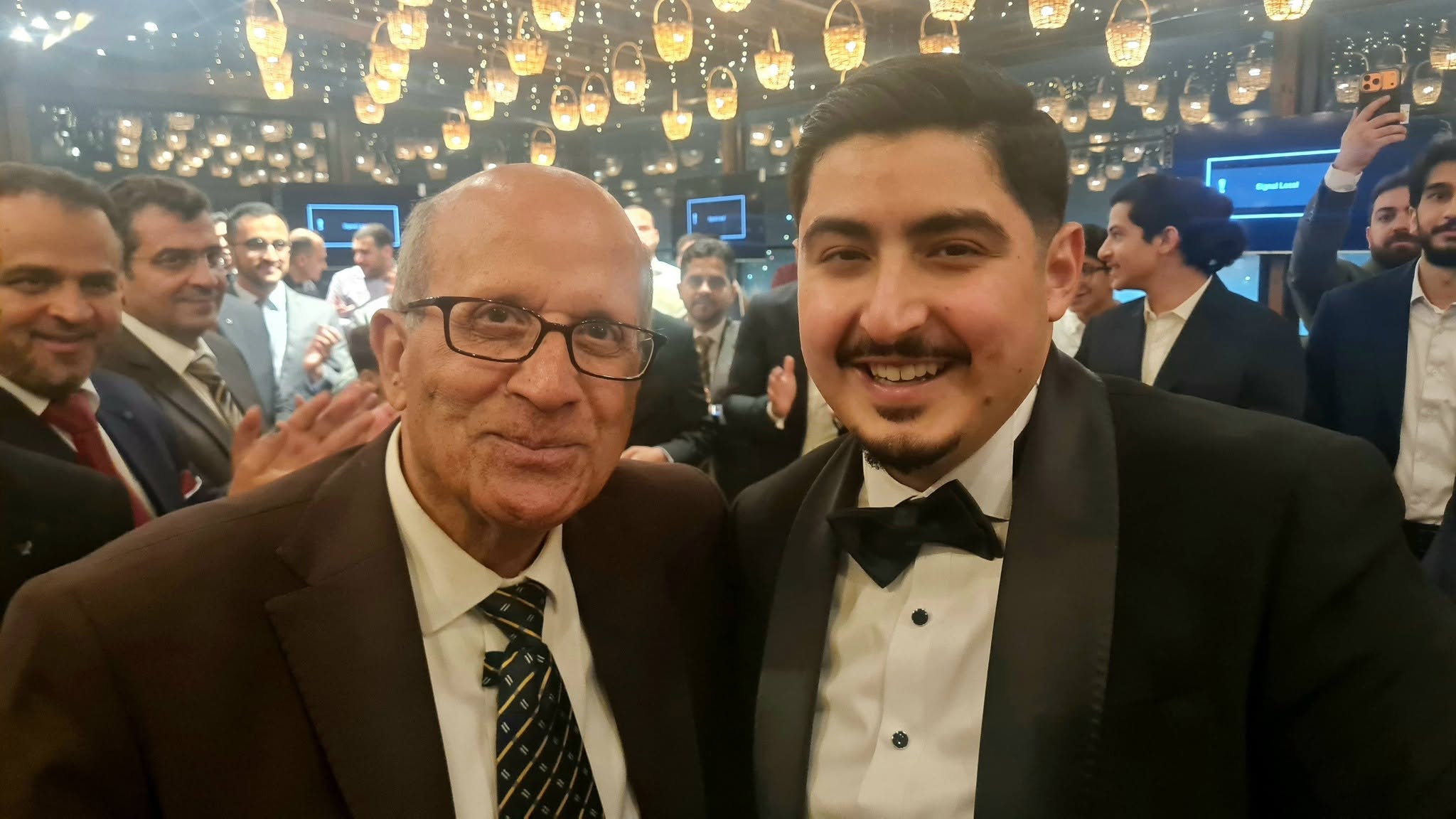 مبارك ان شاءالله .. مبروك للزميل الدكتور بسام جميل صبيح, ومبروك للزميل الدكتور احمد بسام صبيح …. ومبروك للزميله الدكتوره ريم ايمن غنام …. سعدنا مساء السبت 1–آب اغسطس –2026 بالمشاركه في حفل زفاف الزميل الدكتور احمد بسام صبيح المحترم ابن الزميل الدكتور بسام جميل صبيح المحترم على صاحبة الصون والعفاف” الزميله الدكتوره ريم ابنه الاستاذ الفاضل ايمن أكرم غنام المحترم…ونقول : ألف ألف مبارك بهذه المناسبة السعيده. ونسأل الله أن يبارك لكما، ويبارك عليكما، ويجمع بينكما في خير، وأن يرزقكما حياةً مليئة بالمودة والرحمة والسعادة، وأن يجعل أيامكما كلها فرح وطمأنينة.——————————- ——————– —————–د. نعيم ابو نبعه