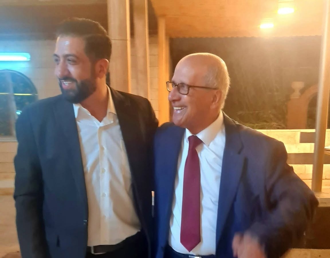 ف مبروك للزميل الدكتور باسل الحنيطي المحترم … سعدنا مساء يوم السبت 15–8–2026 بالمشاركه في تقديم التهاني : ونقول بكل الحب والتقدير ننقل إليكم أسمى التهاني القلبية بمناسبة نجاح ابنكم الباهر والمتميز ابننا “سهم “العزيز المميز . حيث حصل على معدل . ( 7. 98 )… ما شاءالله … ما شاءالله .. الله يوفقه ويسعده ان شاءالله دائما .ونقول للغالي ” سهم باسل علي الزيدان الحنيطي ” المحترم : “ألف مبارك النجاح المشرف والعلامة الممتازة في التوجيهي. لقد عشتَ لحظات التعب والاجتهاد، وها أنت اليوم تحصد ثمرة جهودك وترسم الفرحة الكبيرة على وجه والديك الكريمين. مبارك لك ولهما هذا الإنجاز العظيم.”..وألف مبروك .——————- ———————— — ————–..د. نعيم ابو نبعه———————– ————————— ——-